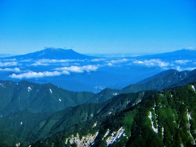 駒ケ岳から御岳山を見る.jpg